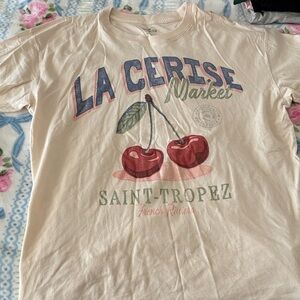 Hollister Cream Graphic Tee